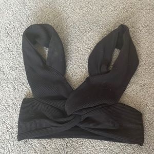 Twist front backless black top